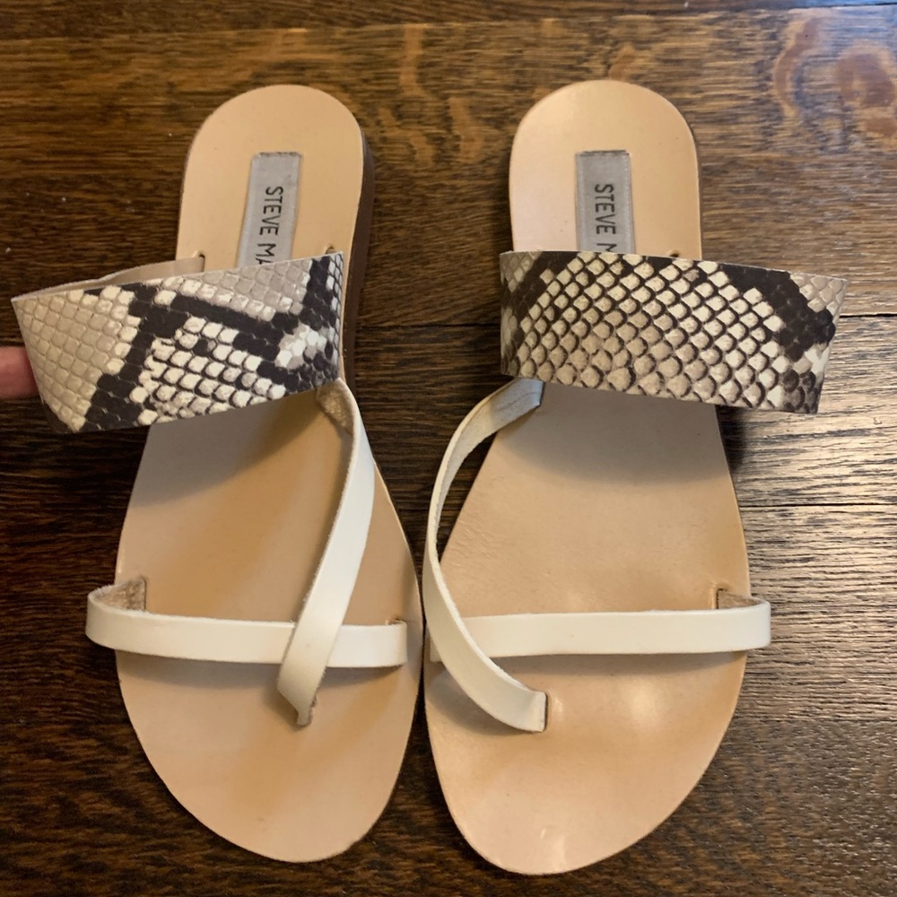 Steve Madden White/Snakeskin Sandal